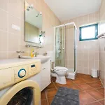 Апартаменты Three-Bedroom Apartment In Privlaka *