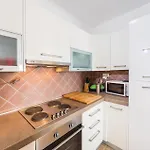 Three-Bedroom Apartment In Privlaka Привлака