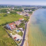Апартаменты Three-Bedroom Apartment In Privlaka Привлака
