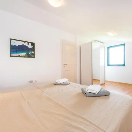 Three-bedroom In Lägenhet Privlaka (Zadar)
