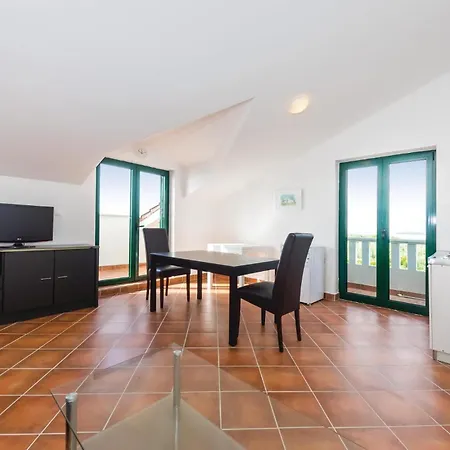 Three-bedroom In Lägenhet Privlaka (Zadar)