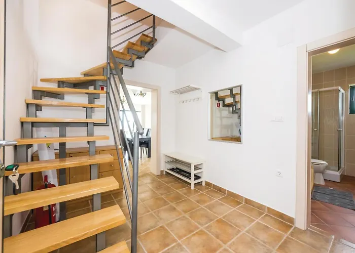 Apartment Three-Bedroom Apartment In Privlaka *