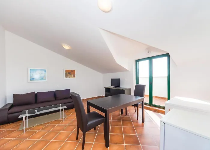 Apartment Three-Bedroom Apartment In Privlaka *