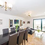 Apartman Three-Bedroom Apartment In Privlaka