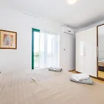 Three-Bedroom Apartment In Privlaka Apartman