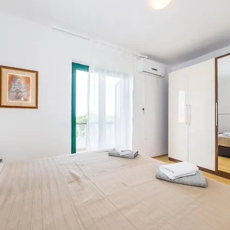 Wunderschöne Wohnung In Privlaka Mit Wlan Apartment