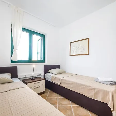 Nice Apartment In Privlaka With Wifi *