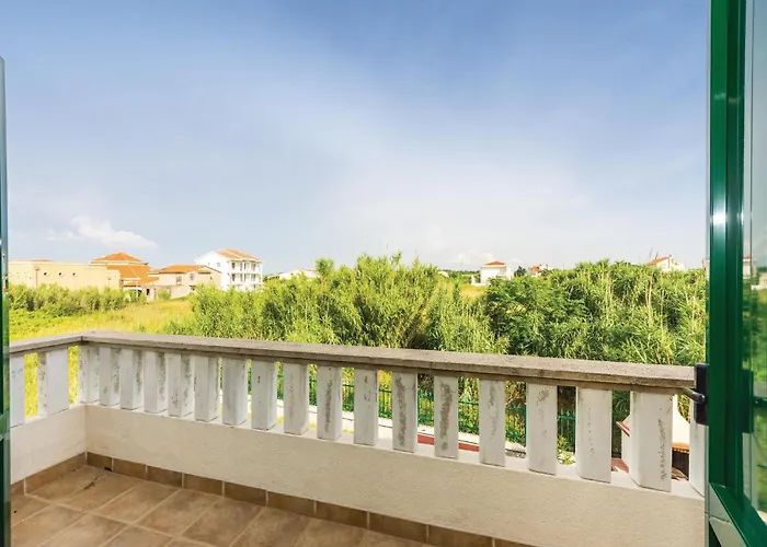 Apartamento Three-bedroom In *